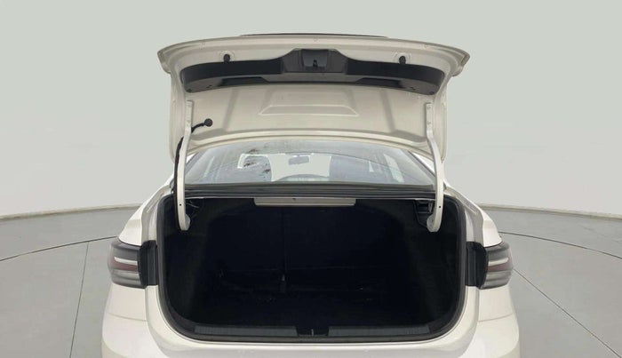 2023 Volkswagen VIRTUS HIGHLINE TSI 1.0 AT, Petrol, Automatic, 60,939 km, Boot Door Open