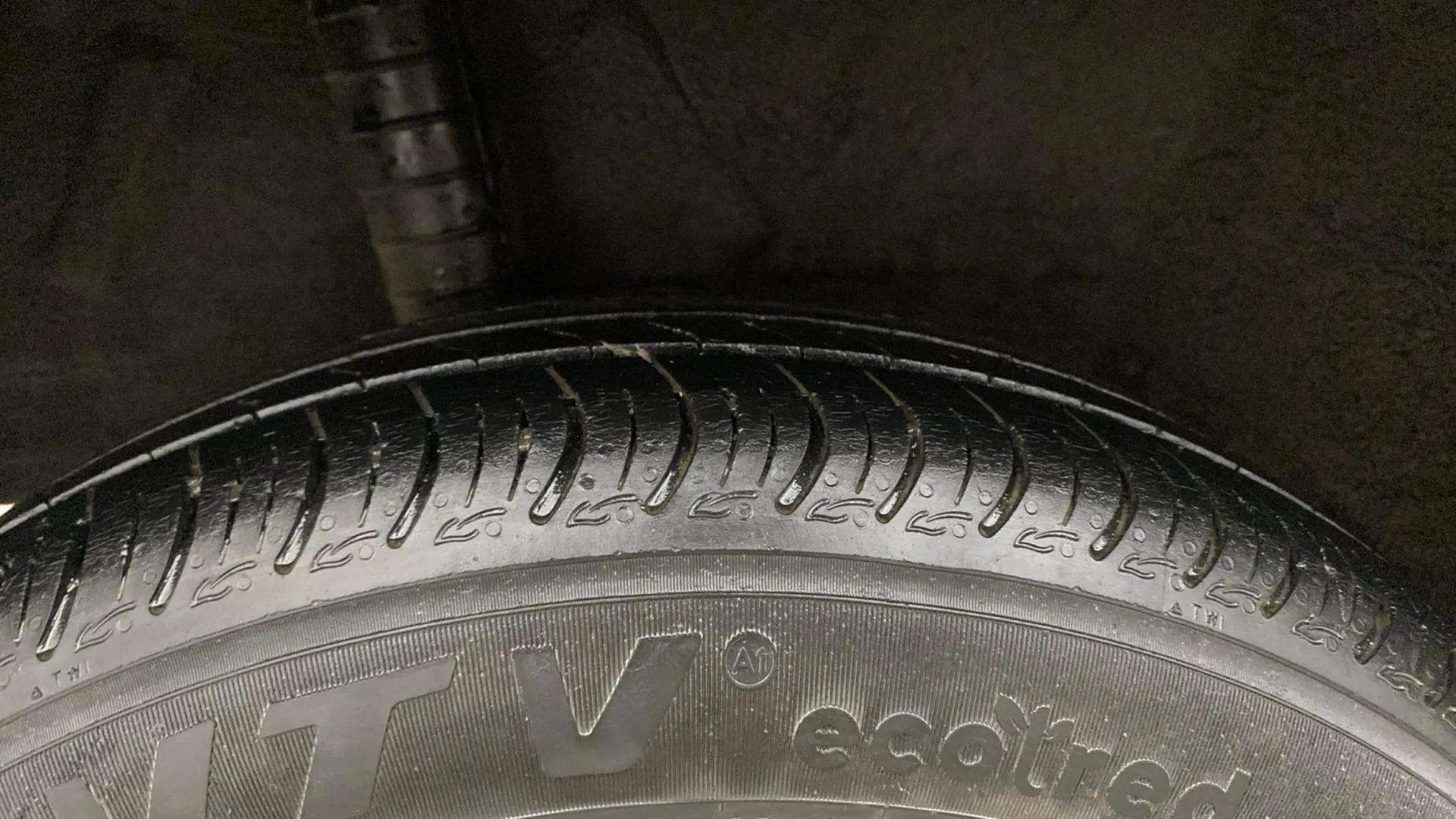 RHS-Rear-Tyre-Tread-19