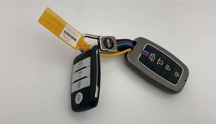 2023 KIA SELTOS HTX PETROL 1.5, Petrol, Manual, 47,419 km, Key Close Up