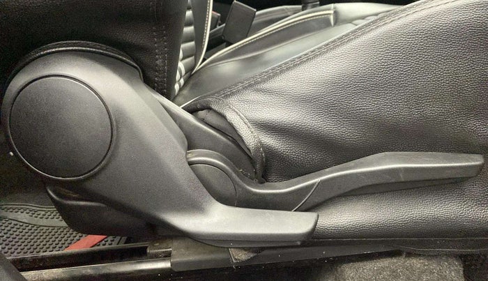 2020 Maruti Swift VXI, Petrol, Manual, 18,223 km, Driver Side Adjustment Panel