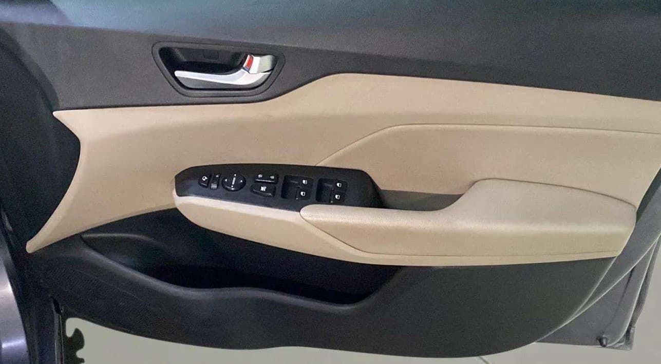 2019 Hyundai Verna 1.6 VTVT SX (O) AT, Petrol, Automatic, 24,804 km, Driver Side Door Panels Control