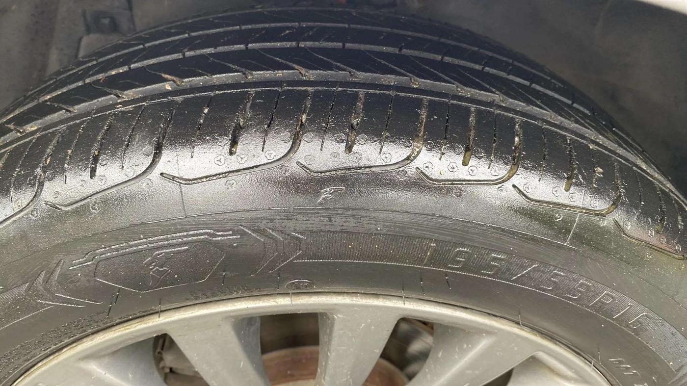 2016 Maruti Ciaz ZXI+ AT, Petrol, Automatic, 45,879 km, Left Front Tyre Tread