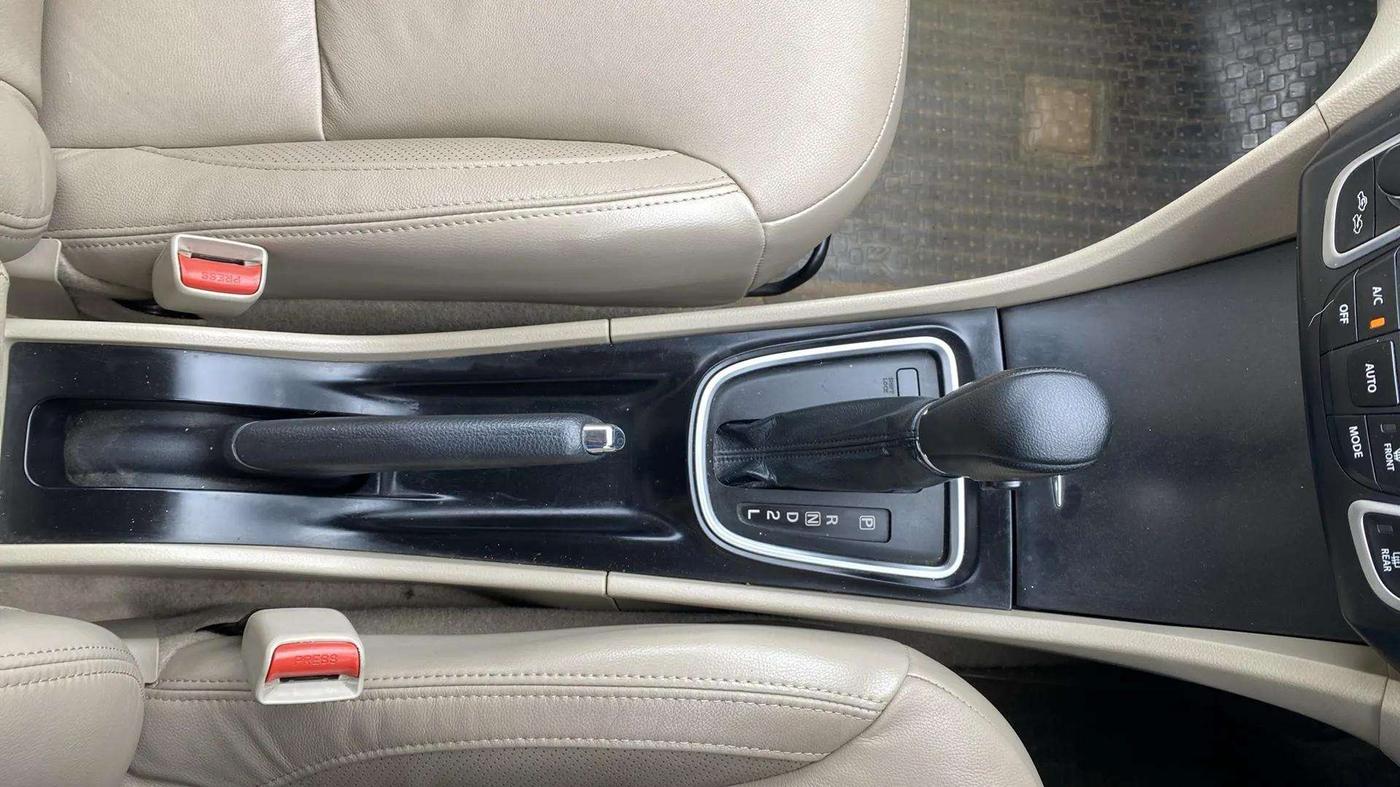 2016 Maruti Ciaz ZXI+ AT, Petrol, Automatic, 45,879 km, Gear Lever