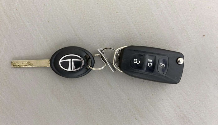 2019 Tata Tiago XZ PETROL, Petrol, Manual, 32,252 km, Key Close Up