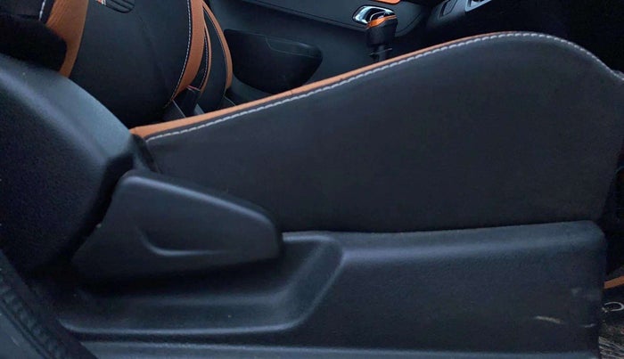 2020 Renault Kwid CLIMBER 1.0, Petrol, Manual, 10,380 km, Driver Side Adjustment Panel