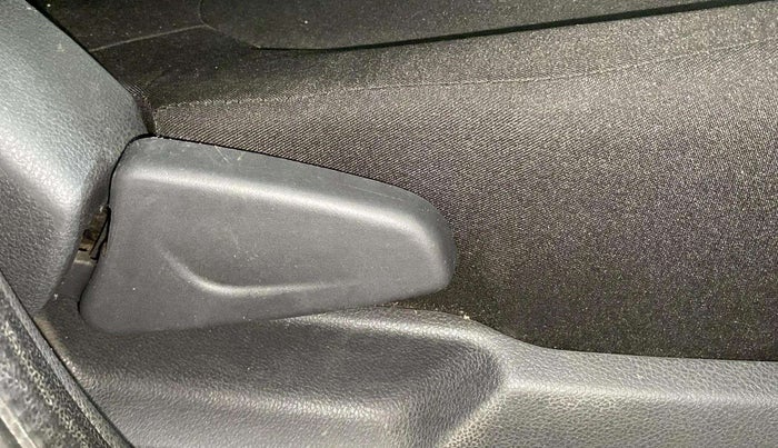 2016 Renault Kwid RXT 0.8, Petrol, Manual, 71,173 km, Driver Side Adjustment Panel