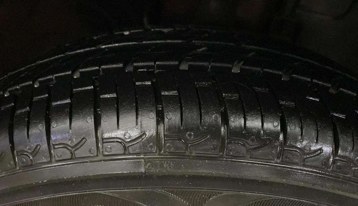 2016 Renault Kwid RXT 0.8, Petrol, Manual, 71,173 km, Right Front Tyre Tread