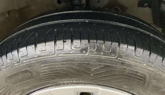 2014 Maruti Swift Dzire VXI, Petrol, Manual, 60,691 km, Right Front Tyre Tread