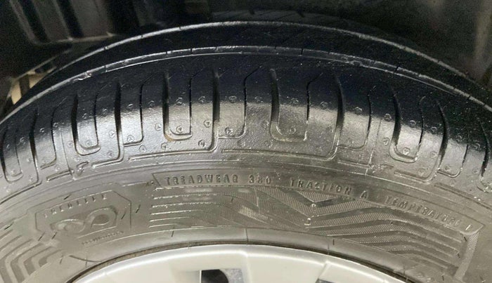 2014 Maruti Swift Dzire VXI, Petrol, Manual, 60,691 km, Left Front Tyre Tread