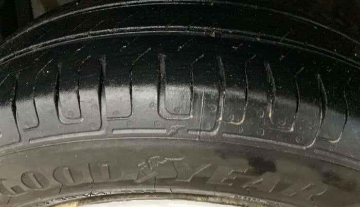 2014 Maruti Swift Dzire VXI, Petrol, Manual, 60,691 km, Left Rear Tyre Tread
