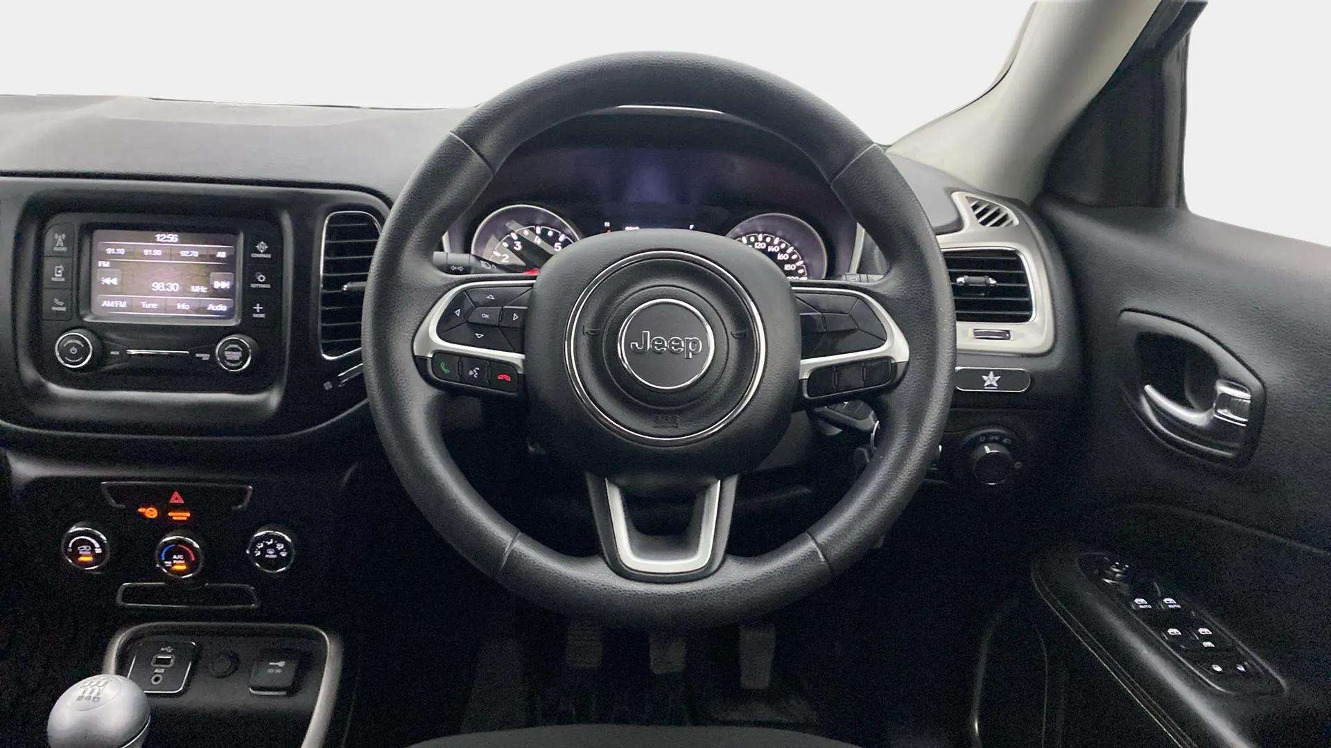 Steering-wheel-close-up-29