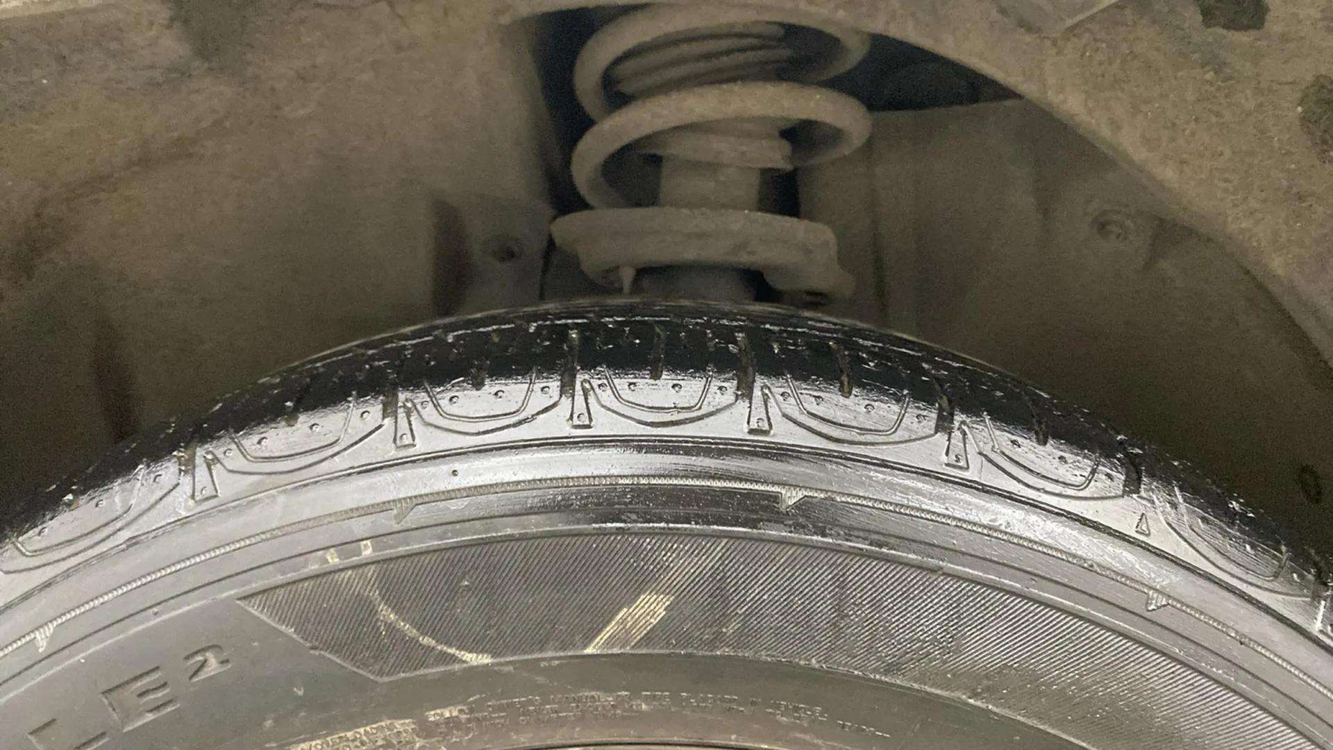 LHS-Rear-Tyre-Tread-21