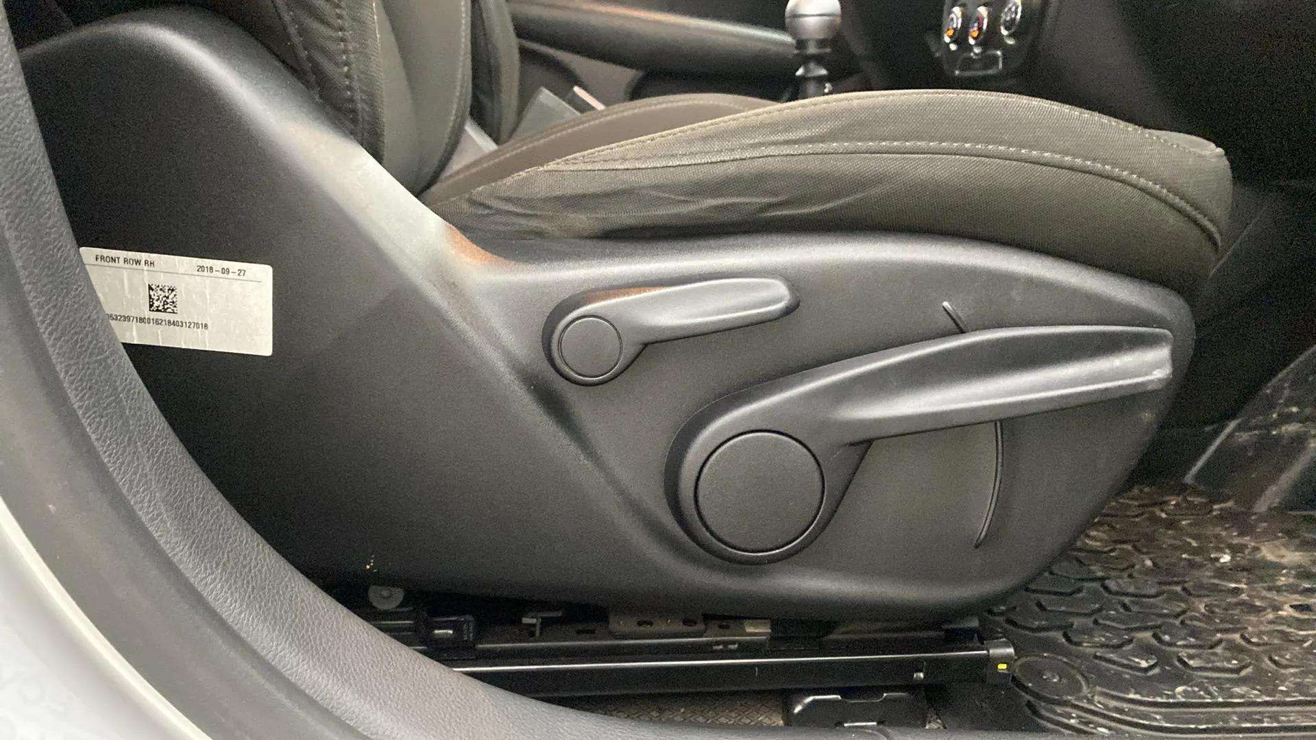 Driver-side-adjustment-panel-40
