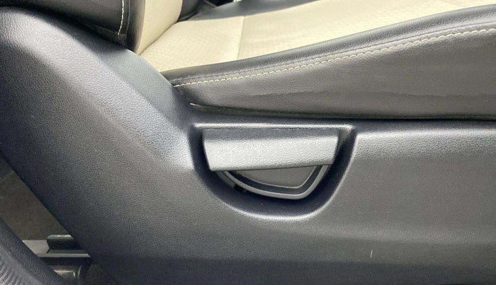 2018 Hyundai NEW SANTRO MAGNA, Petrol, Manual, 52,293 km, Driver Side Adjustment Panel