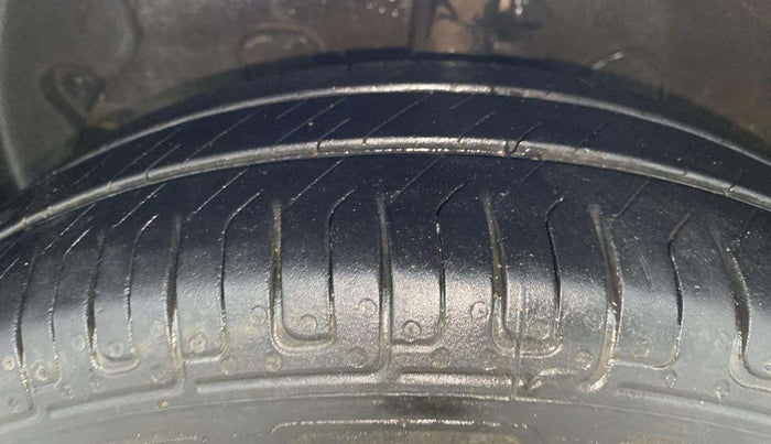 2018 Hyundai NEW SANTRO MAGNA, Petrol, Manual, 52,293 km, Right Front Tyre Tread