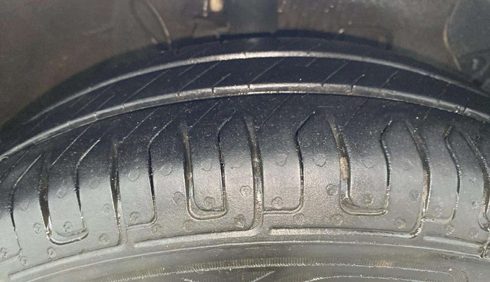 2018 Hyundai NEW SANTRO MAGNA, Petrol, Manual, 52,293 km, Left Front Tyre Tread