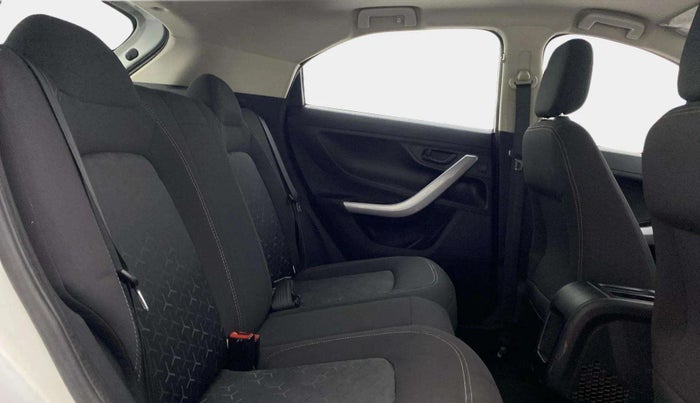 2022 Tata NEXON XM SUNROOF PETROL, Petrol, Manual, 18,512 km, Right Side Rear Door Cabin