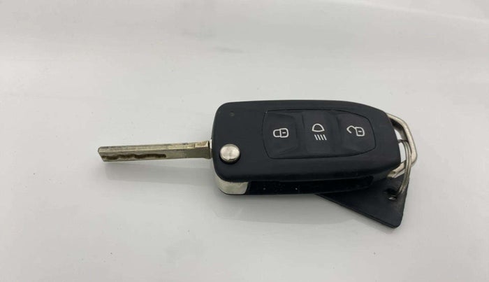 2022 Tata NEXON XM SUNROOF PETROL, Petrol, Manual, 18,512 km, Key Close Up