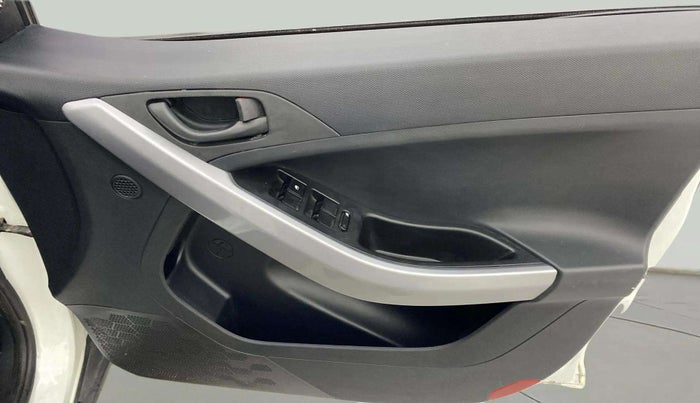 2022 Tata NEXON XM SUNROOF PETROL, Petrol, Manual, 18,512 km, Driver Side Door Panels Control