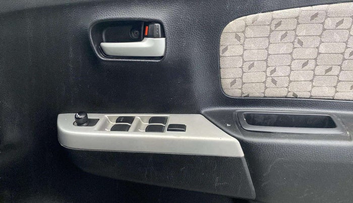 2017 Maruti Wagon R 1.0 VXI AMT, Petrol, Automatic, 67,796 km, Driver Side Door Panels Control