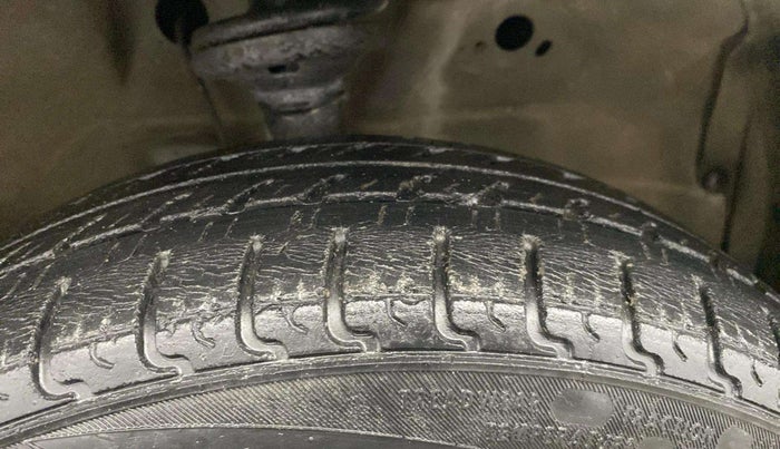 2017 Maruti Wagon R 1.0 VXI AMT, Petrol, Automatic, 67,796 km, Right Front Tyre Tread