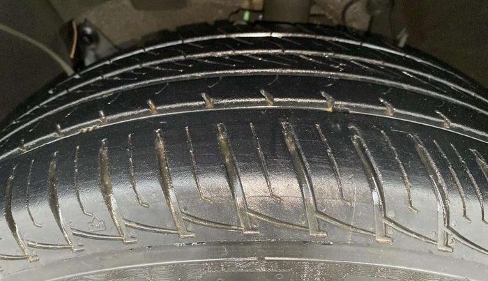 2014 Renault Duster RXL PETROL, Petrol, Manual, 41,659 km, Left Front Tyre Tread