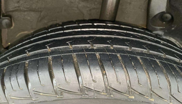 2014 Renault Duster RXL PETROL, Petrol, Manual, 41,659 km, Left Rear Tyre Tread