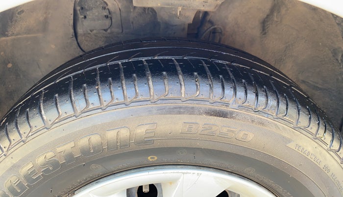 2017 Hyundai Elite i20 SPORTZ 1.2, Petrol, Manual, 68,116 km, Left Front Tyre Tread