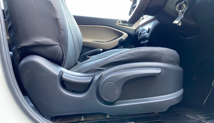 2017 Hyundai Elite i20 SPORTZ 1.2, Petrol, Manual, 68,116 km, Driver Side Adjustment Panel