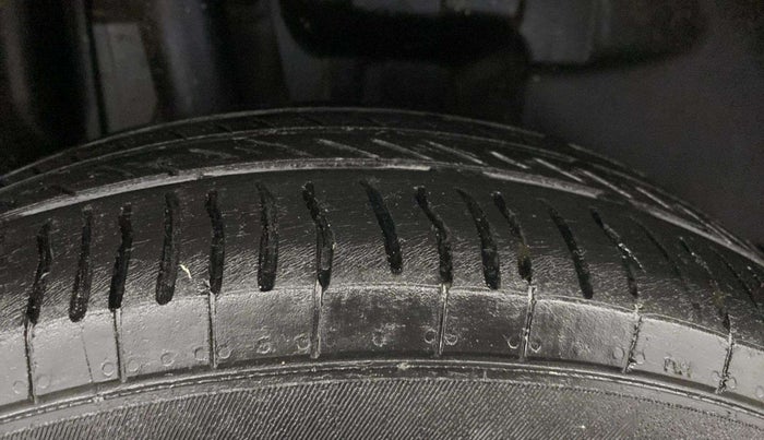 2018 Maruti Swift VXI, Petrol, Manual, 62,506 km, Right Rear Tyre Tread