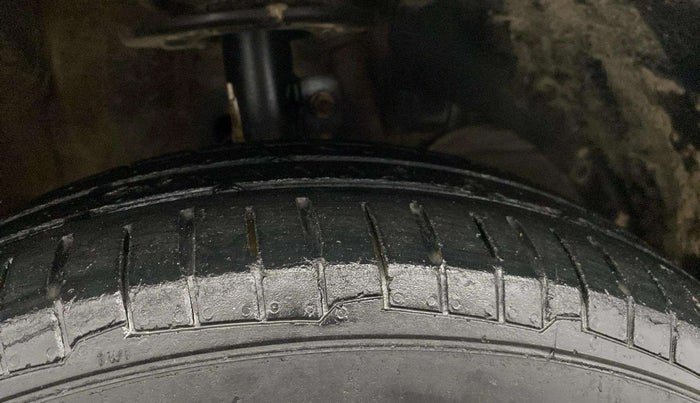 2018 Maruti Swift VXI, Petrol, Manual, 62,506 km, Right Front Tyre Tread