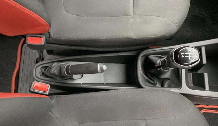 2024 Renault Kwid RXT 1.0, Petrol, Manual, 3,527 km, Gear Lever