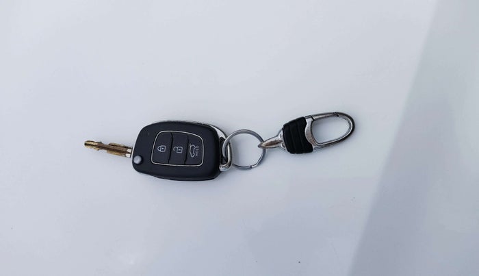 2019 Hyundai Creta E PLUS 1.6 PETROL, Petrol, Manual, 90,263 km, Key Close Up