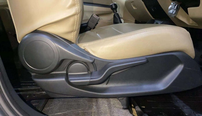 2023 Honda Amaze 1.2L I-VTEC VX, Petrol, Manual, 31,430 km, Driver Side Adjustment Panel
