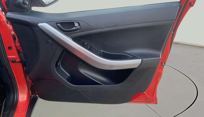 2020 Tata NEXON XM PETROL, Petrol, Manual, 76,353 km, Driver Side Door Panels Control