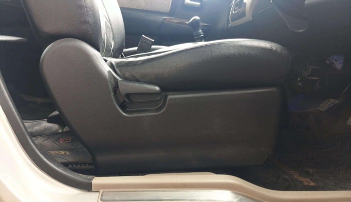 2016 Maruti Wagon R 1.0 VXI, Petrol, Manual, 84,514 km, Driver Side Adjustment Panel
