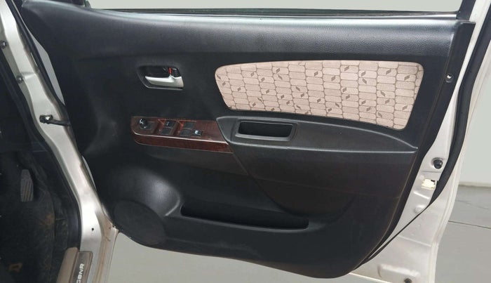 2016 Maruti Wagon R 1.0 VXI, Petrol, Manual, 84,514 km, Driver Side Door Panels Control