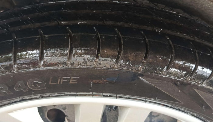 2016 Maruti Wagon R 1.0 VXI, Petrol, Manual, 84,514 km, Right Rear Tyre Tread