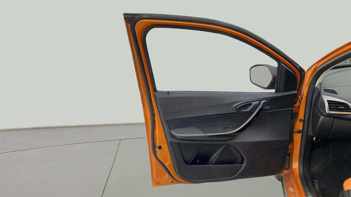 2018 Tata TIAGO NRG PETROL, Petrol, Manual, 32,406 km, LHS Front Door