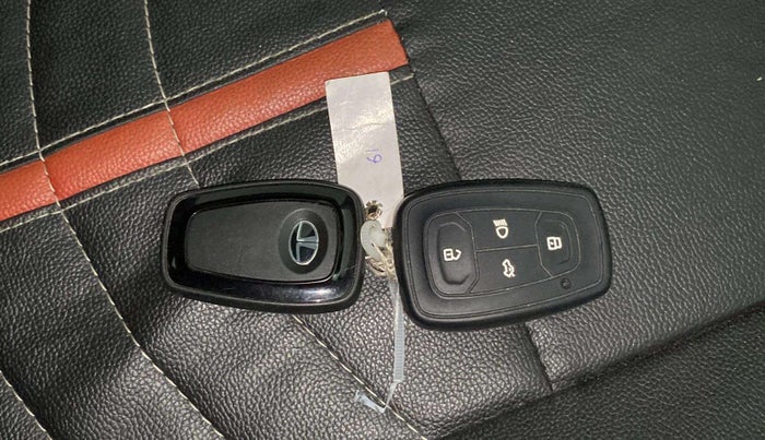 2021 Tata ALTROZ XZ PETROL, Petrol, Manual, 69,534 km, Key Close Up