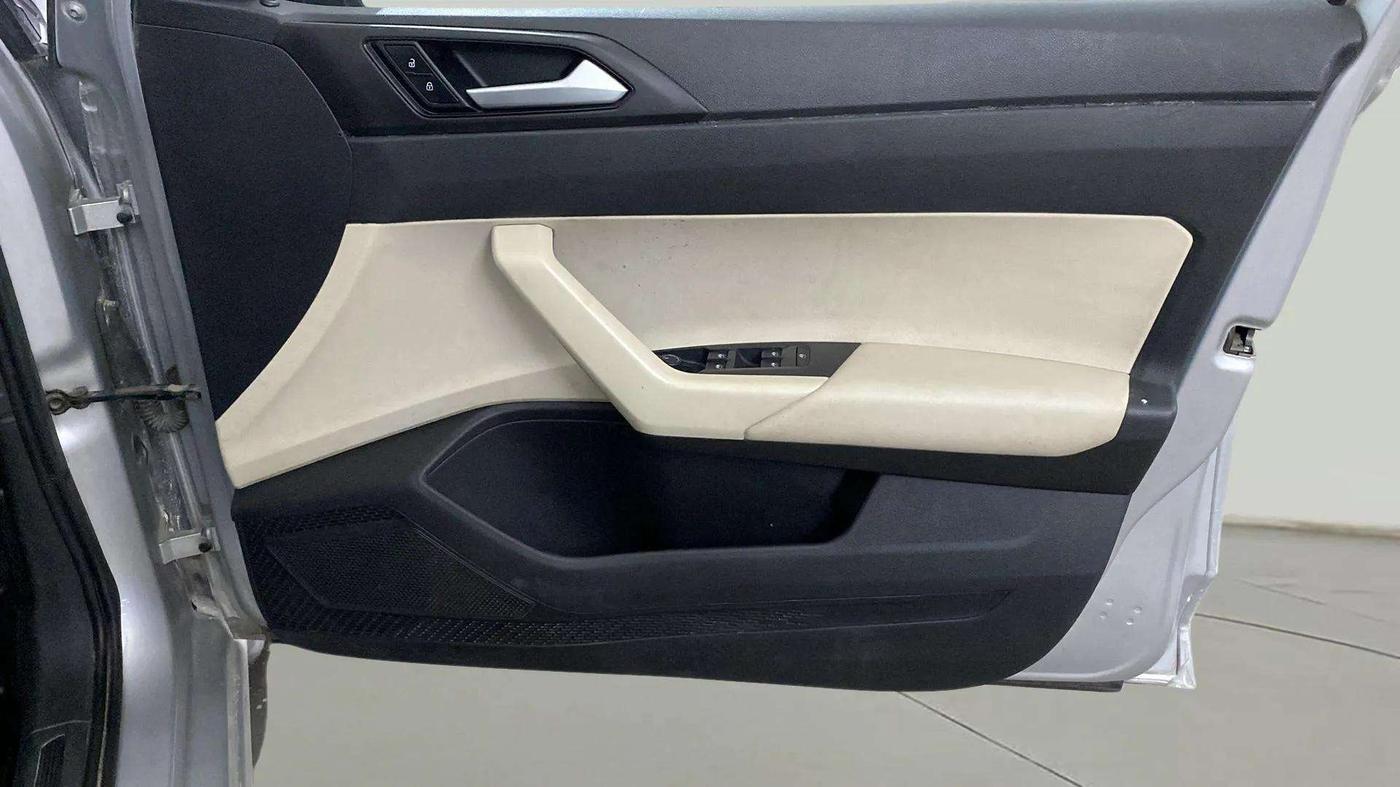 2022 Volkswagen VIRTUS COMFORTLINE TSI 1.0 MT, Petrol, Manual, 48,368 km, Driver Side Door Panels Control