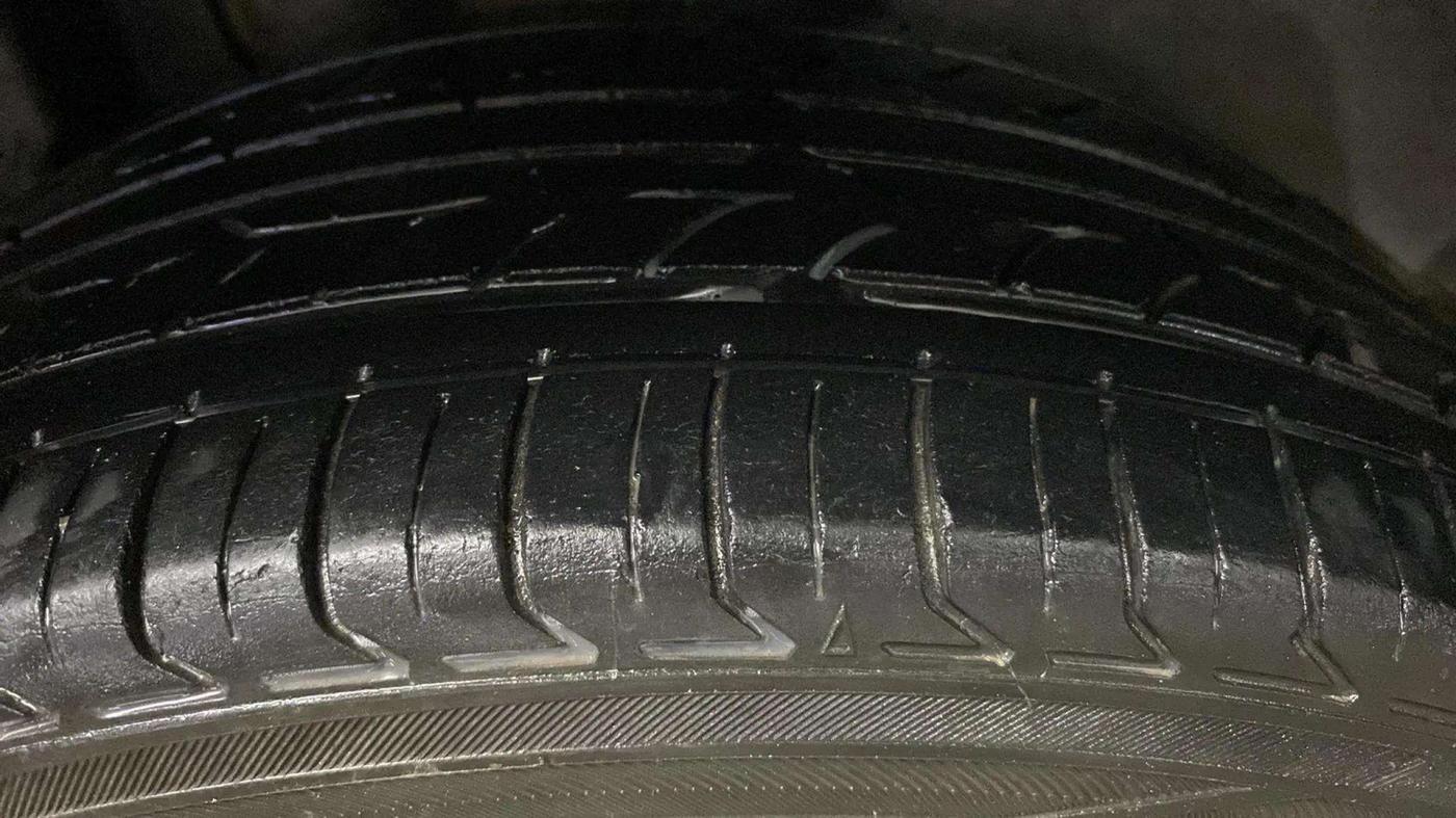2022 Volkswagen VIRTUS COMFORTLINE TSI 1.0 MT, Petrol, Manual, 48,368 km, Right Rear Tyre Tread
