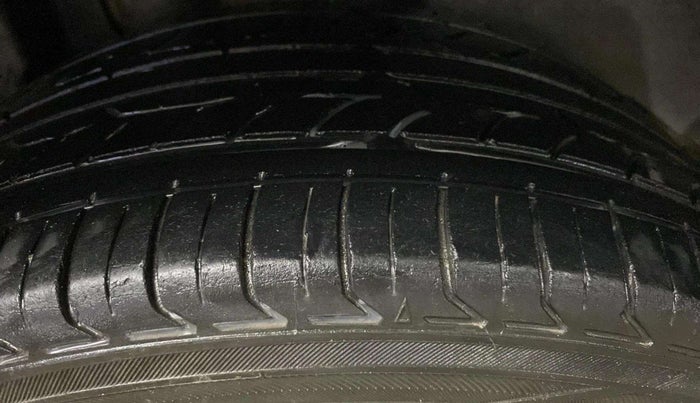 2022 Volkswagen VIRTUS COMFORTLINE TSI 1.0 MT, Petrol, Manual, 47,109 km, Right Rear Tyre Tread