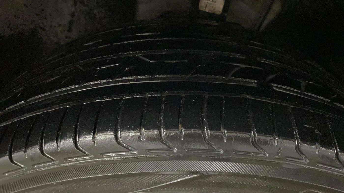 2022 Volkswagen VIRTUS COMFORTLINE TSI 1.0 MT, Petrol, Manual, 48,368 km, Left Front Tyre Tread