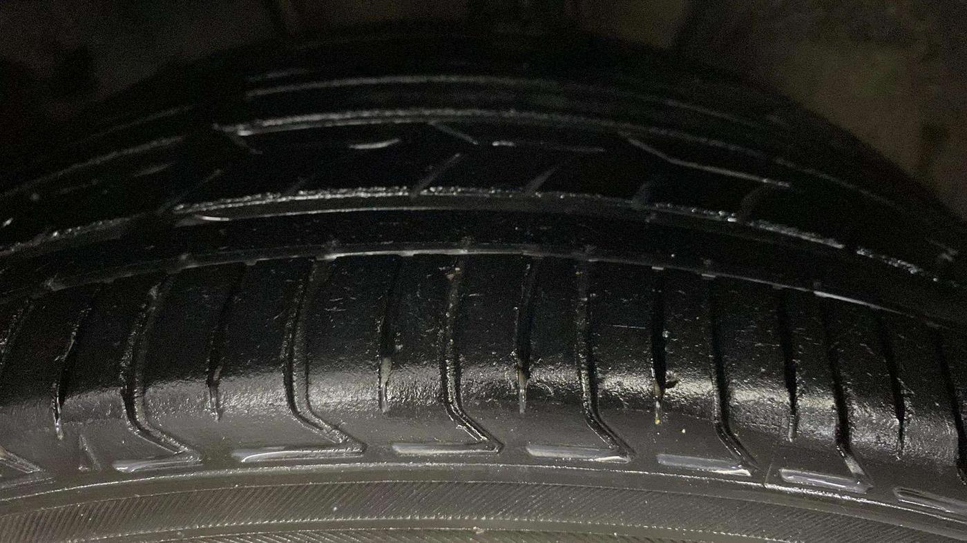 2022 Volkswagen VIRTUS COMFORTLINE TSI 1.0 MT, Petrol, Manual, 48,368 km, Right Front Tyre Tread