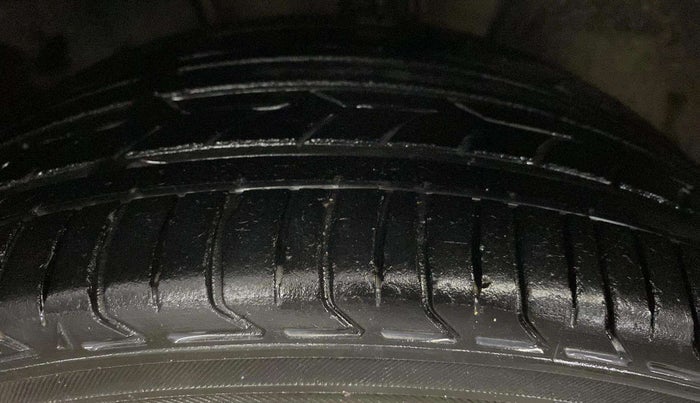 2022 Volkswagen VIRTUS COMFORTLINE TSI 1.0 MT, Petrol, Manual, 47,109 km, Right Front Tyre Tread