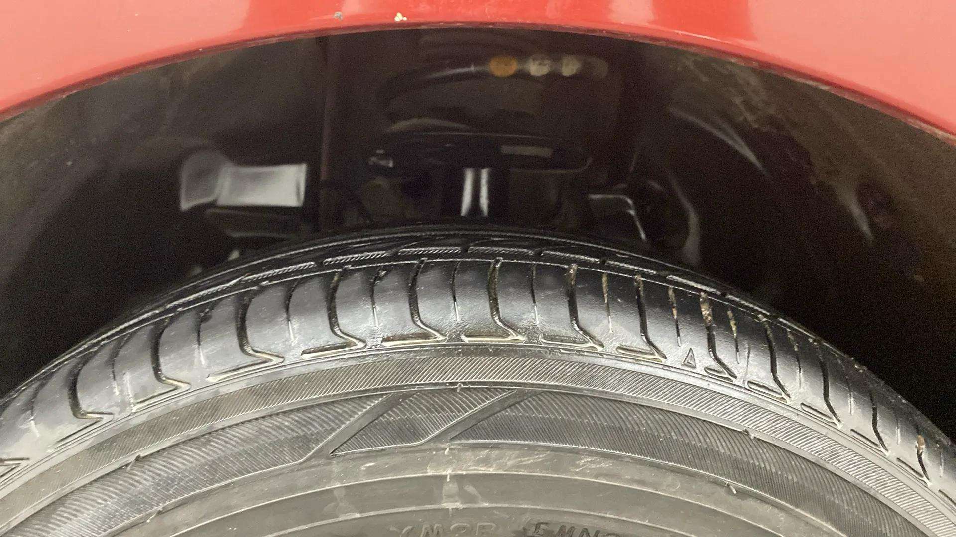 LHS-Front-Tyre-Tread-20