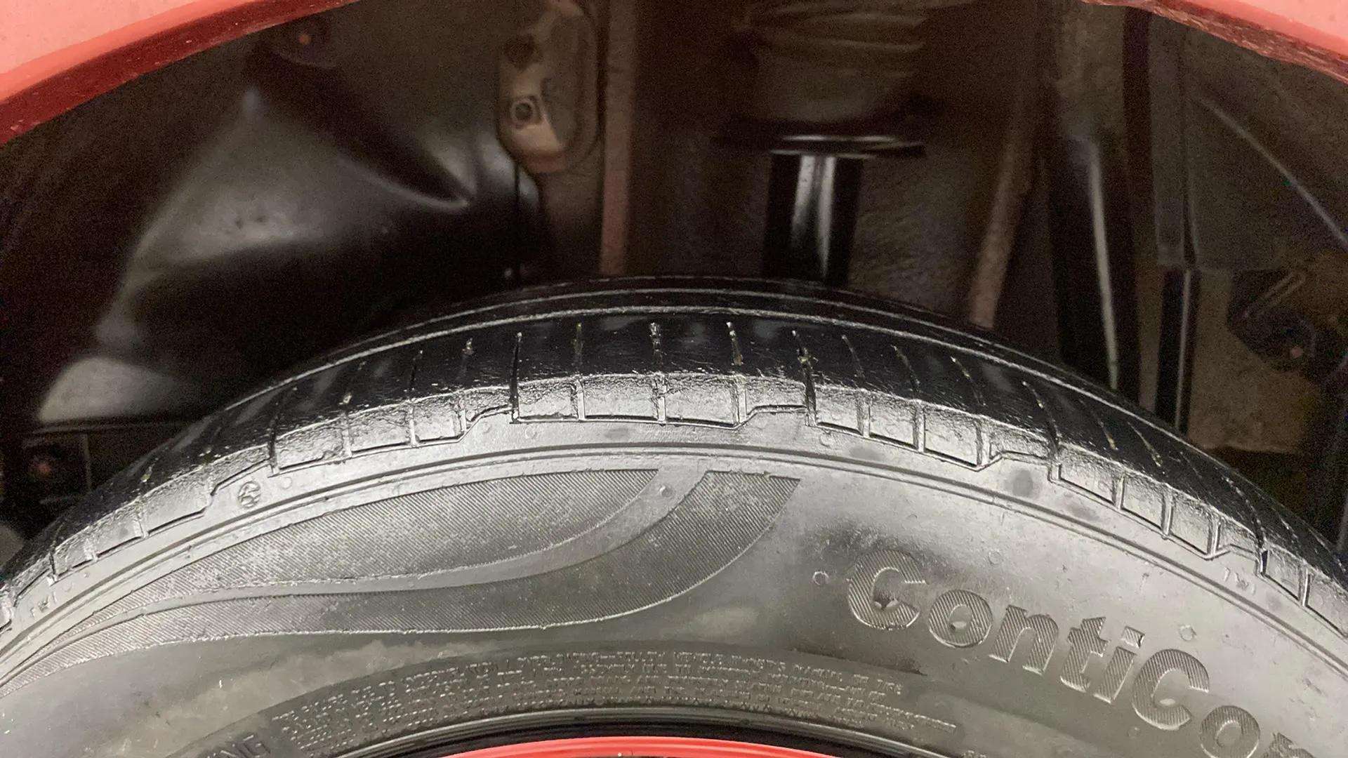 LHS-Rear-Tyre-Tread-21
