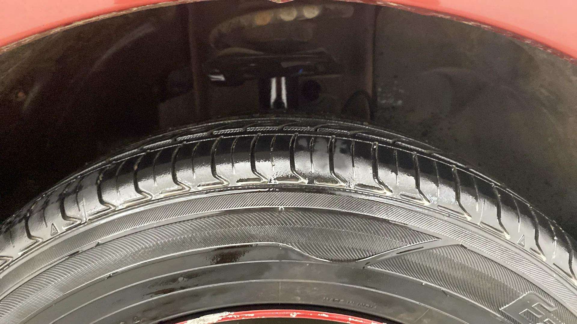 RHS-Front-Tyre-Tread-18