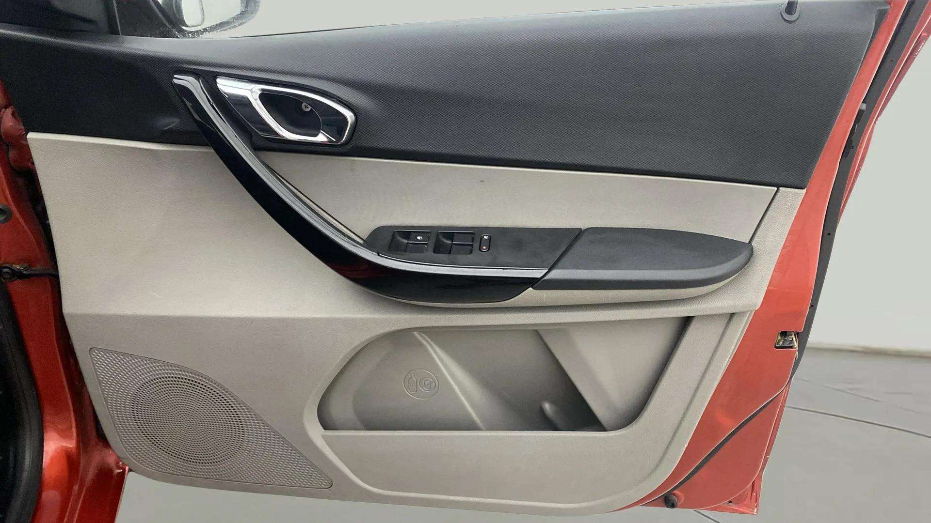 Driver-side-door-panel-control-39